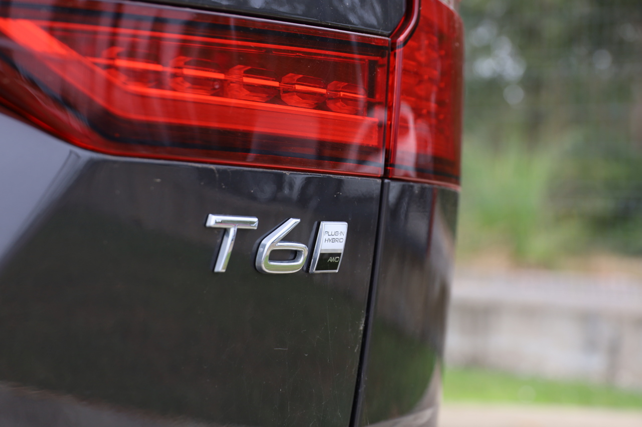 V60 T6 Hibrido Plug-in Core Bright
