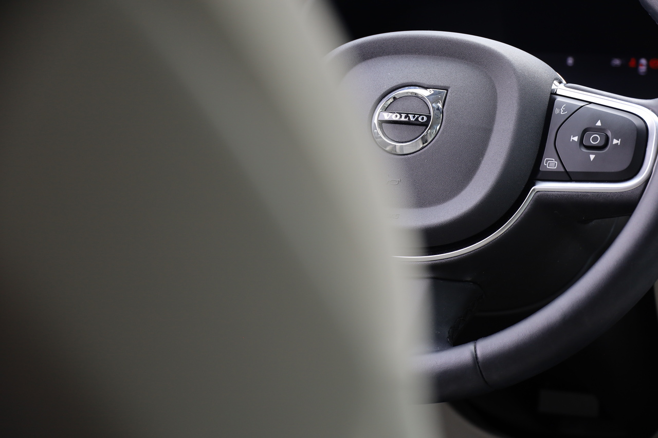 V60 T6 Hibrido Plug-in Core Bright