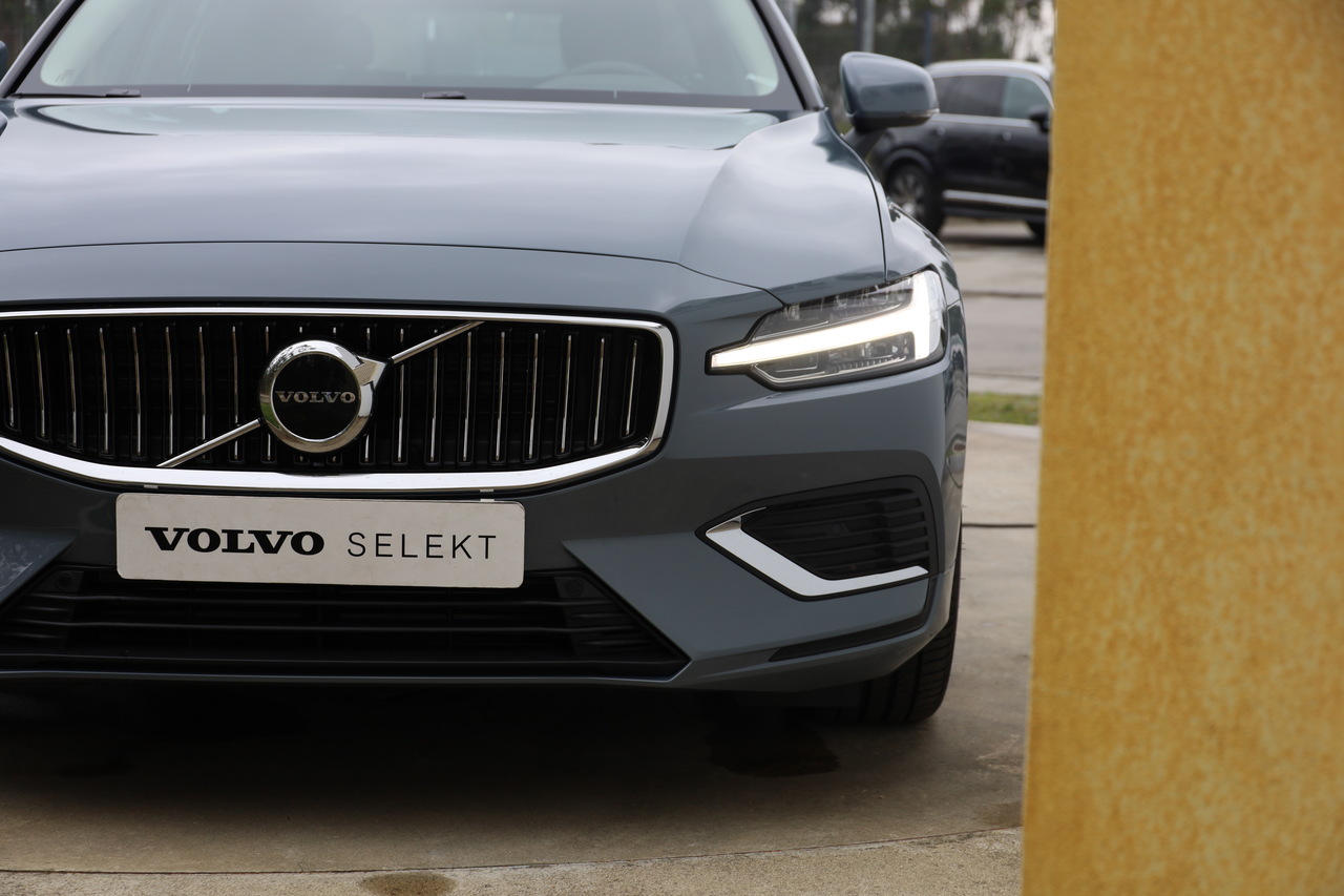 V60 T6 Hibrido Plug-in Core Bright Geart. AWD