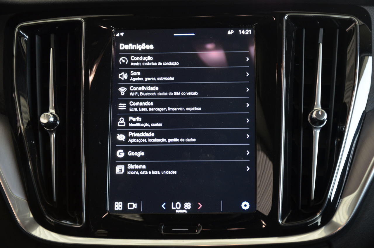 V60 T6 Hibrido Plug-in Core Bright