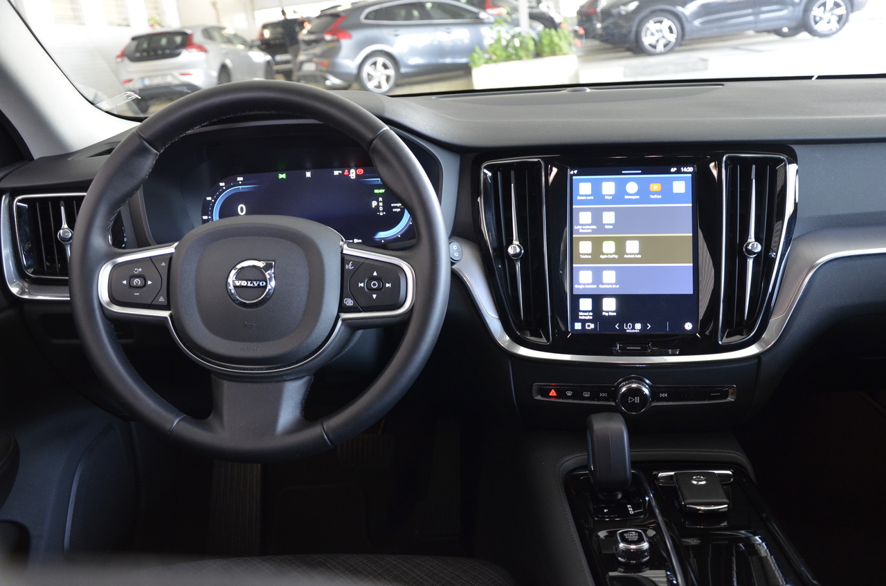 V60 T6 Hibrido Plug-in Core Bright