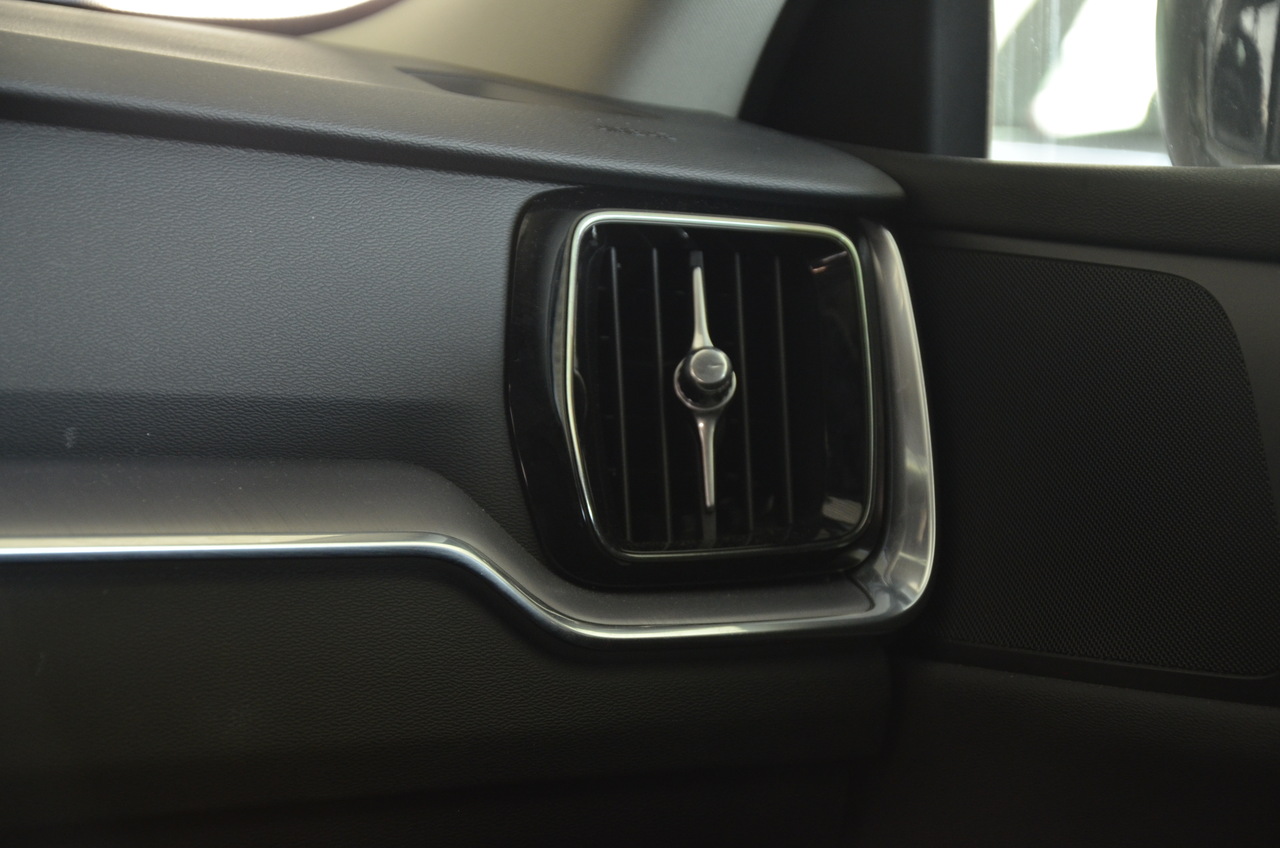 V60 T6 Hibrido Plug-in Core Bright