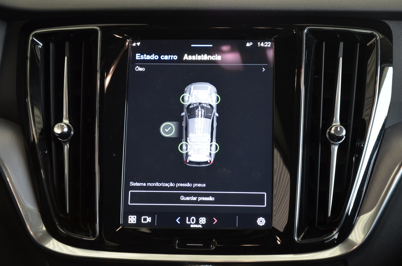 V60 T6 Hibrido Plug-in Core Bright
