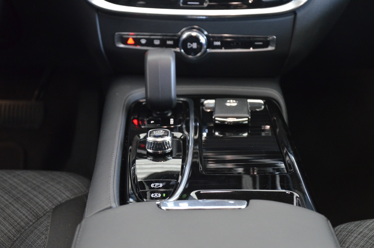 V60 T6 Hibrido Plug-in Core Bright