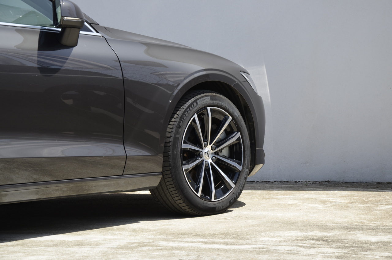 V60 T6 Hibrido Plug-in Core Bright
