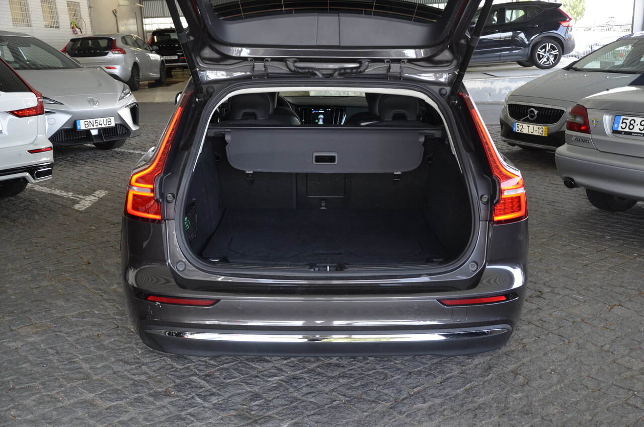 V60 T6 Hibrido Plug-in Core Bright