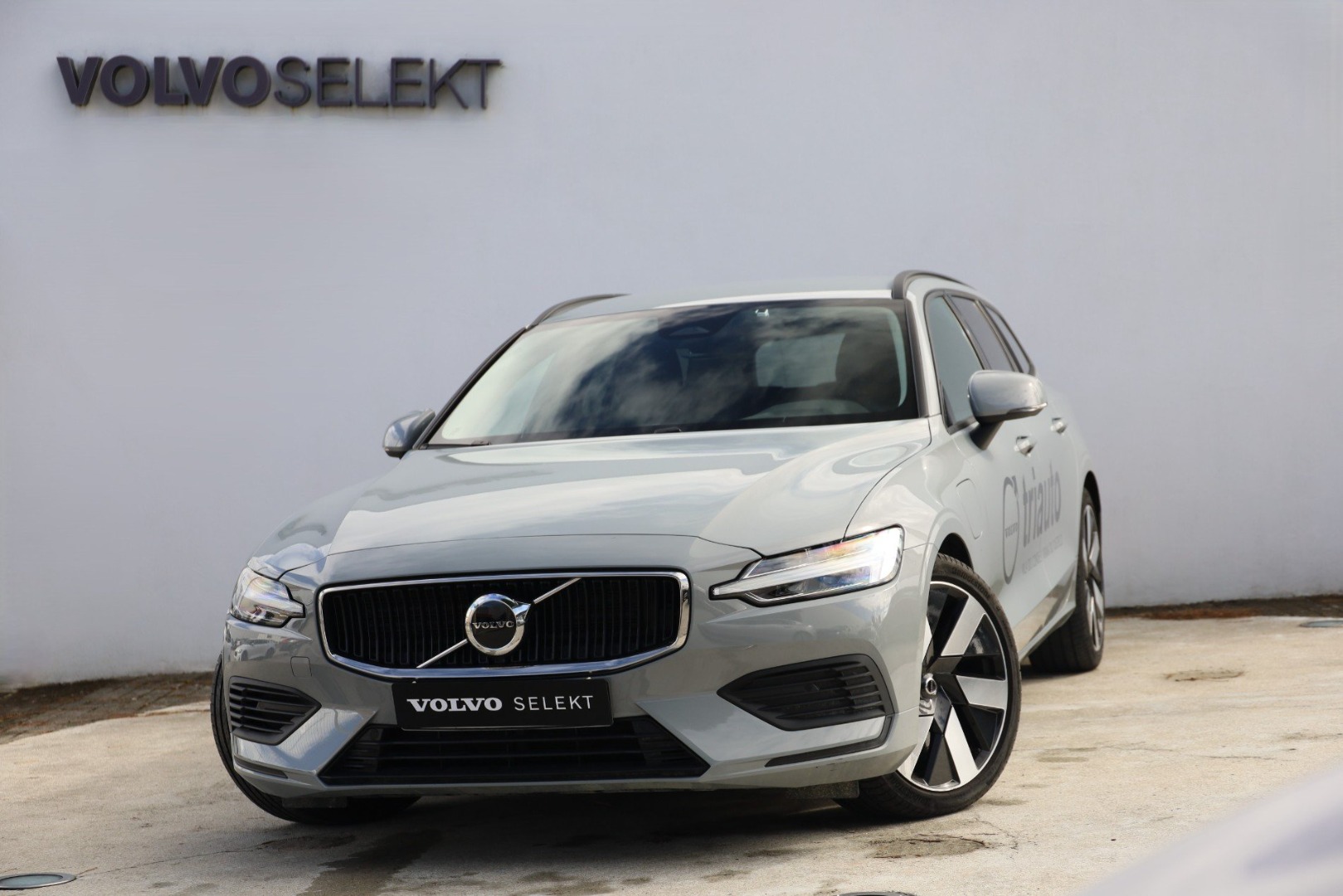 V60 T6 Hibrido Plug-in Core