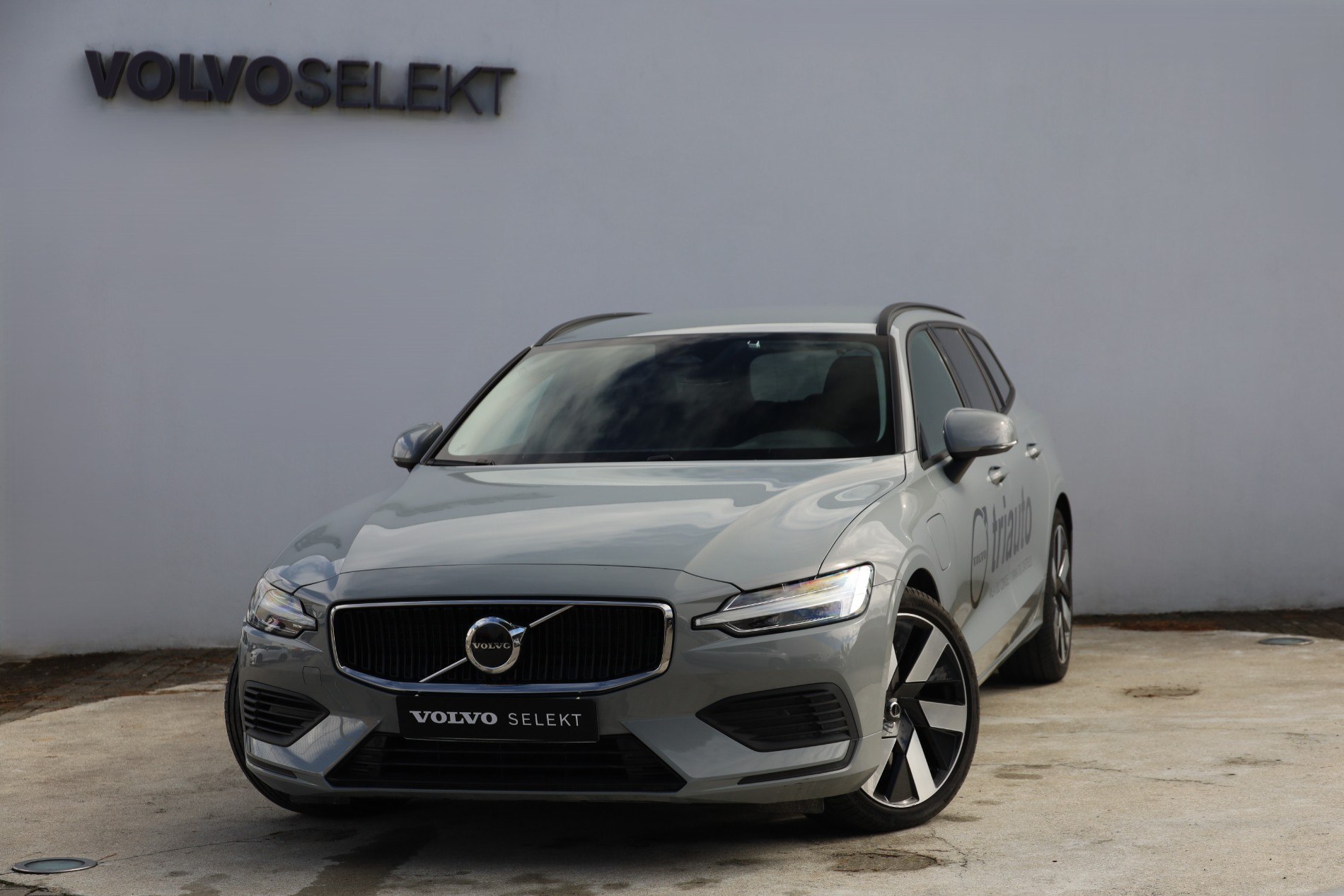 V60 T6 Hibrido Plug-in Core
