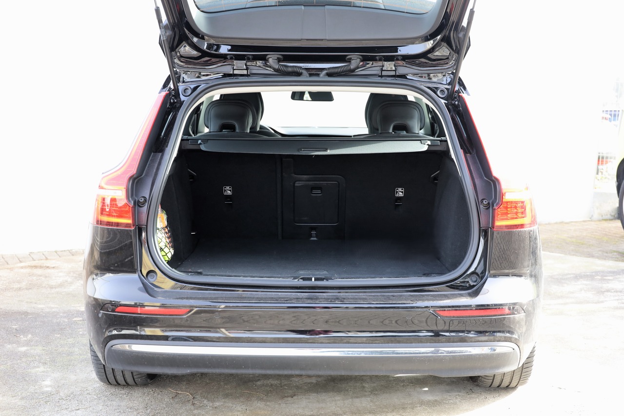 V60 T6 Hibrido Plug-in Essential