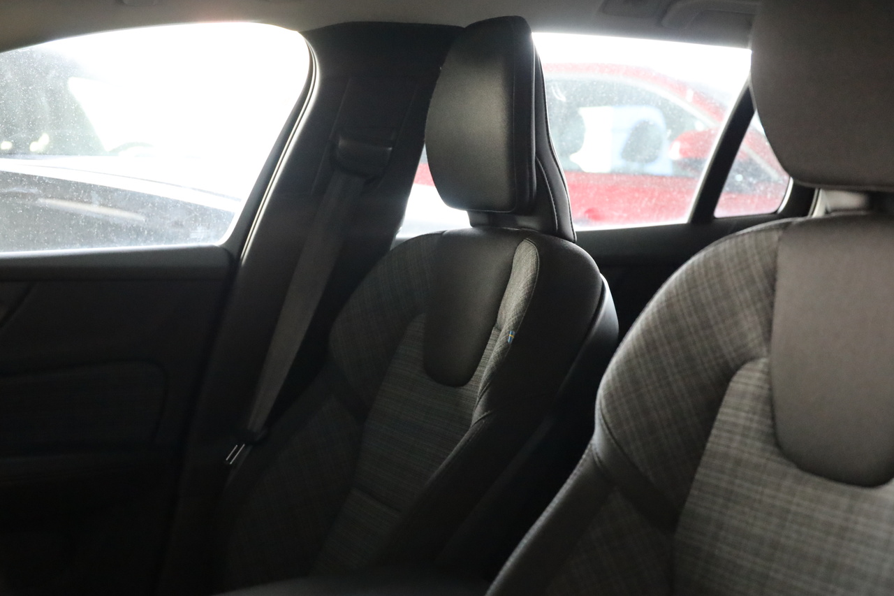 V60 T6 Hibrido Plug-in Essential