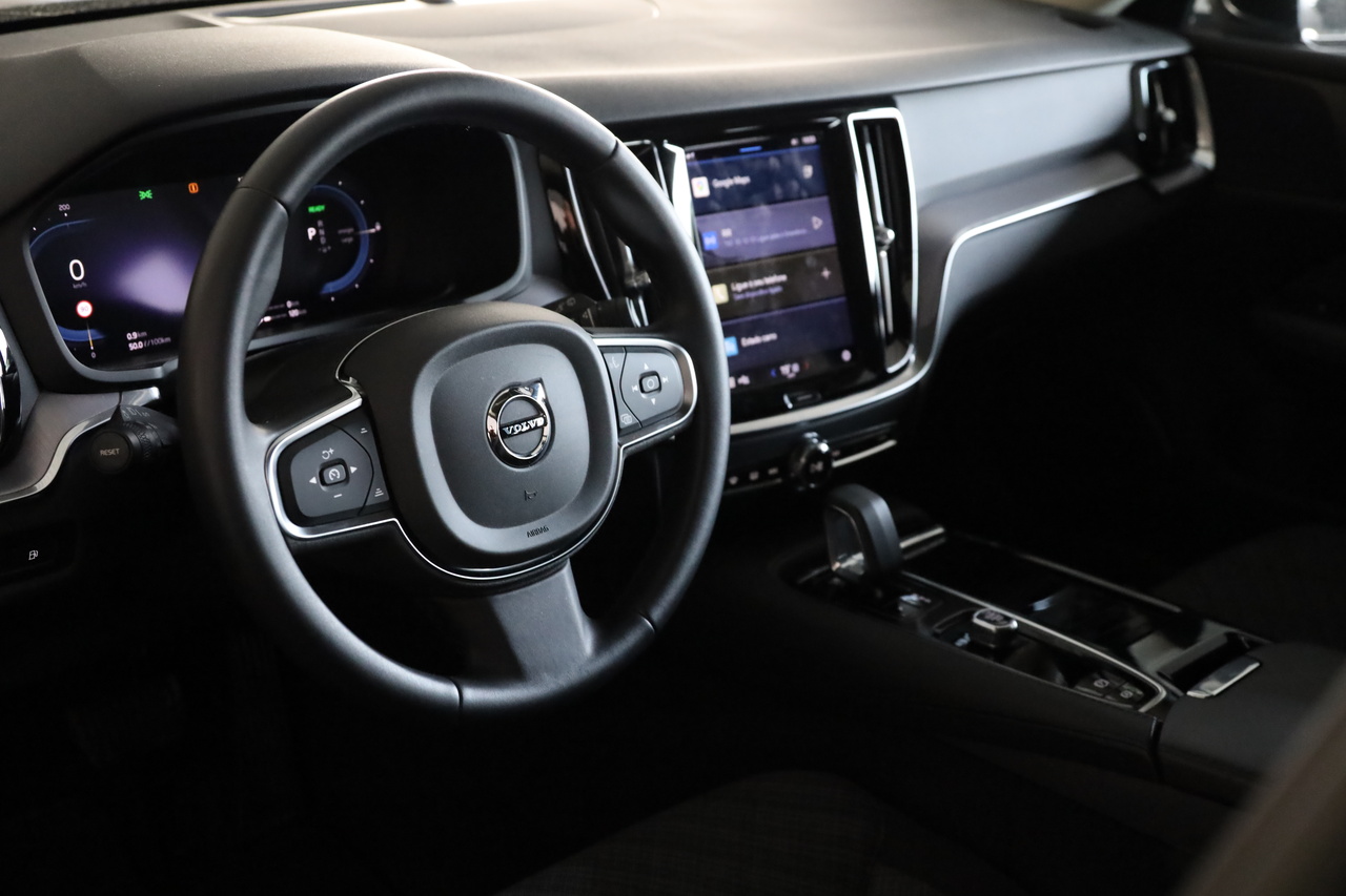 V60 T6 Hibrido Plug-in Essential