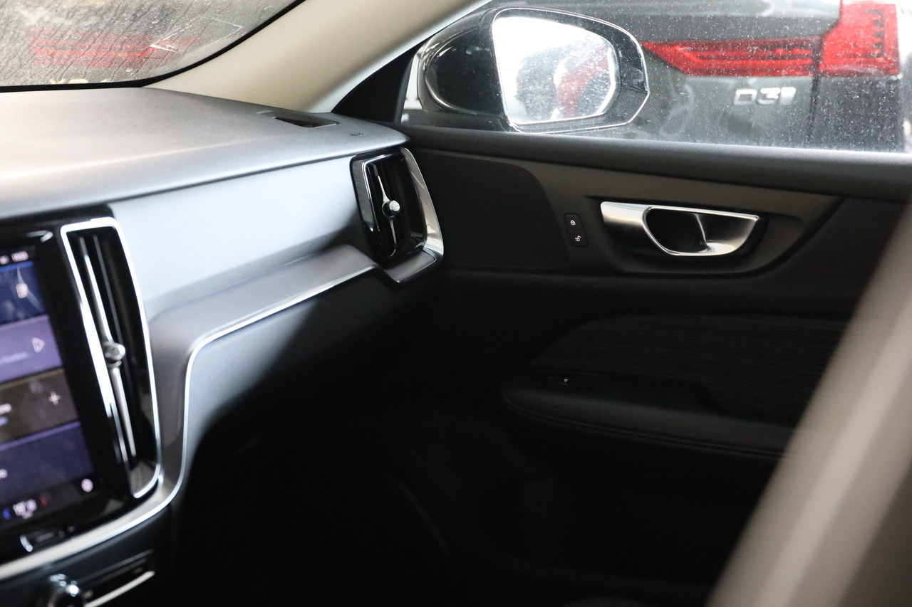 V60 T6 Hibrido Plug-in Essential