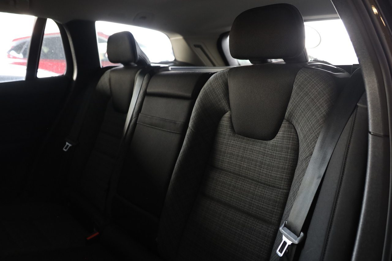 V60 T6 Hibrido Plug-in Essential