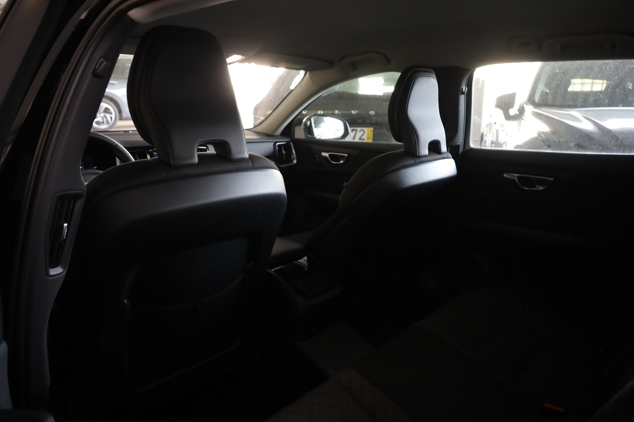 V60 T6 Hibrido Plug-in Essential