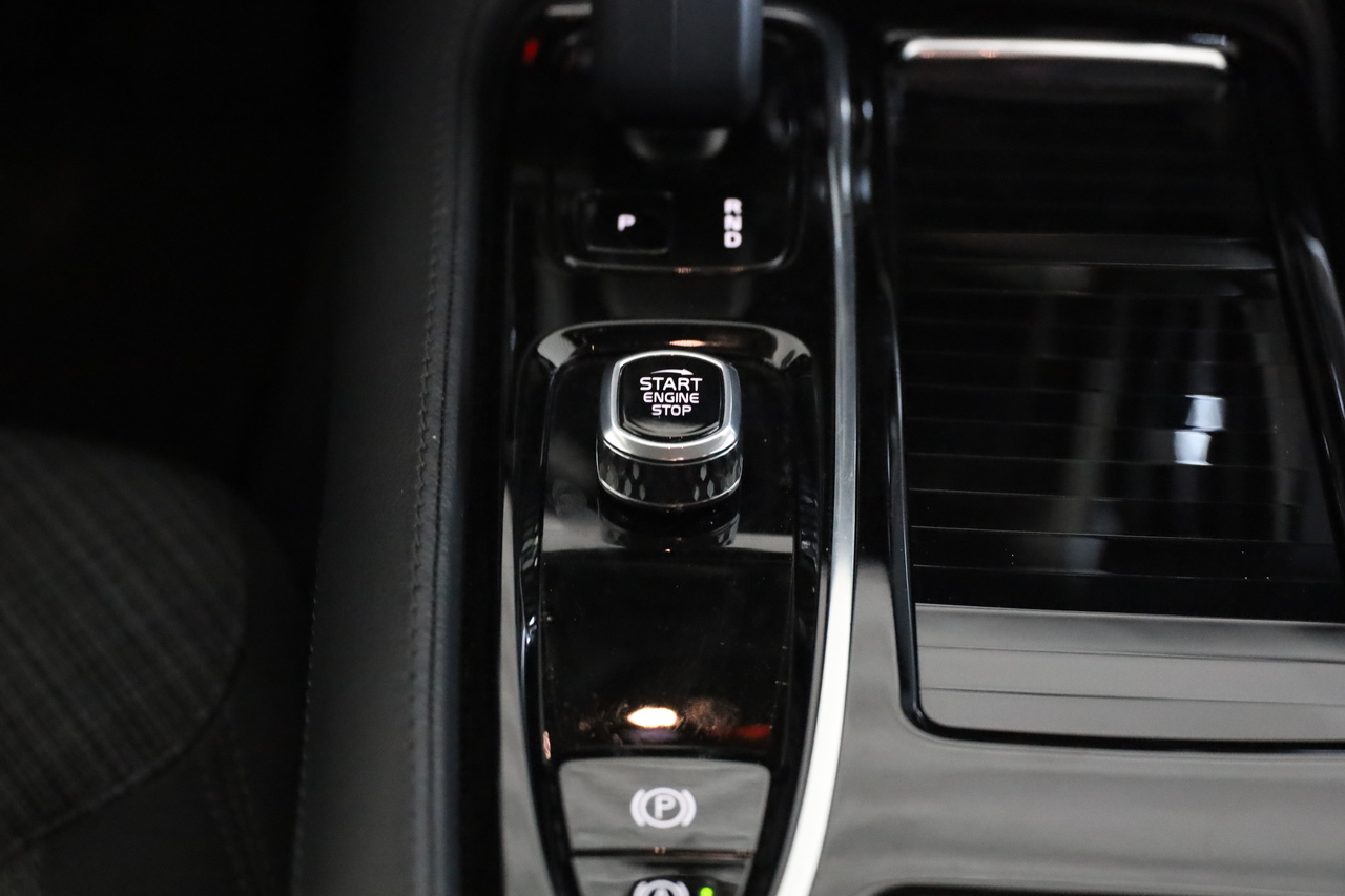 V60 T6 Hibrido Plug-in Essential