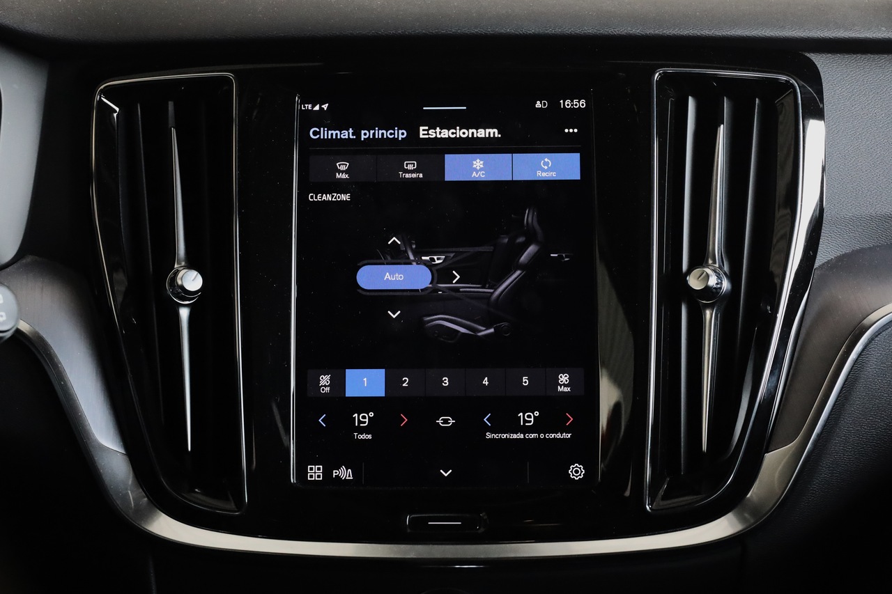 V60 T6 Hibrido Plug-in Essential