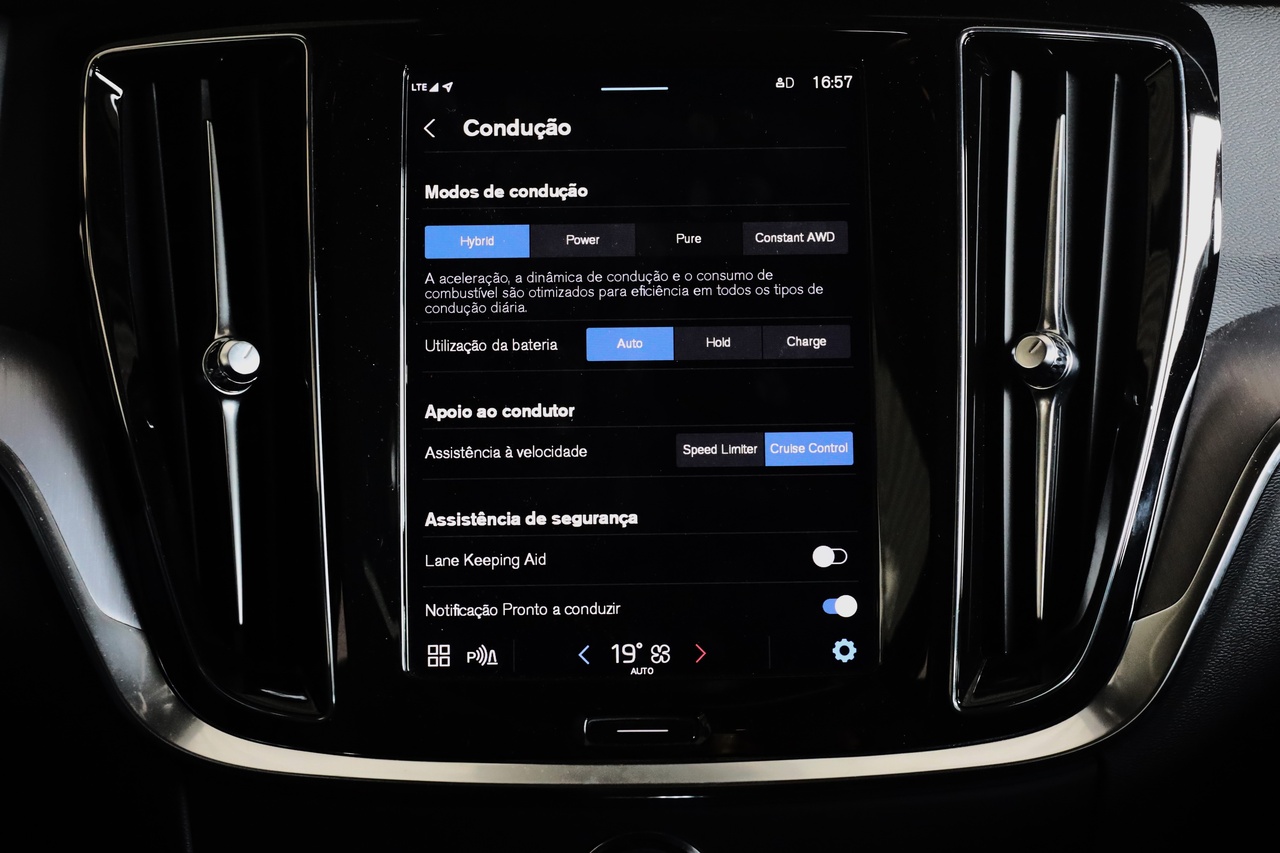 V60 T6 Hibrido Plug-in Essential