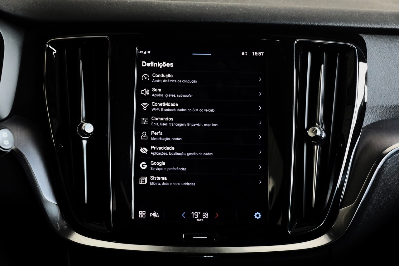 V60 T6 Hibrido Plug-in Essential