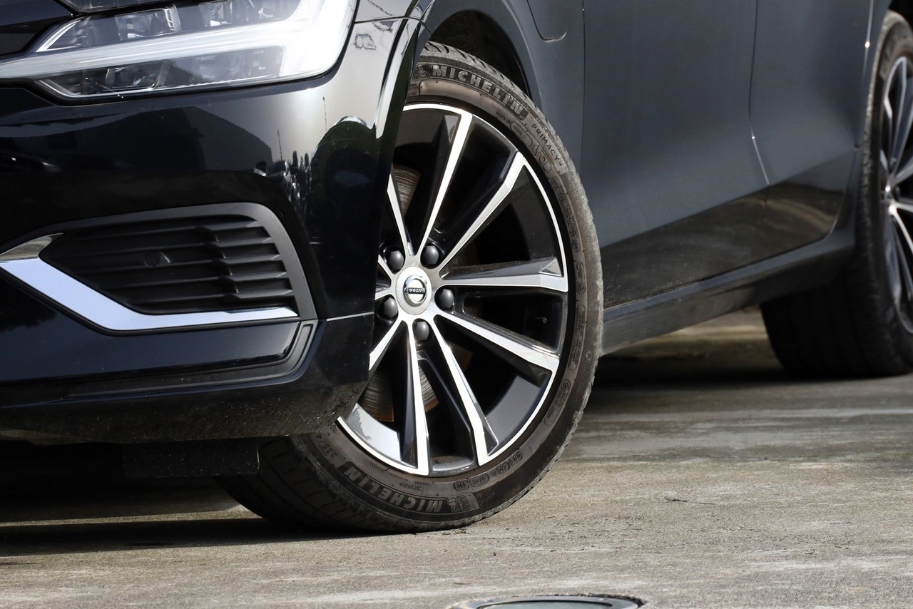 V60 T6 Hibrido Plug-in Essential