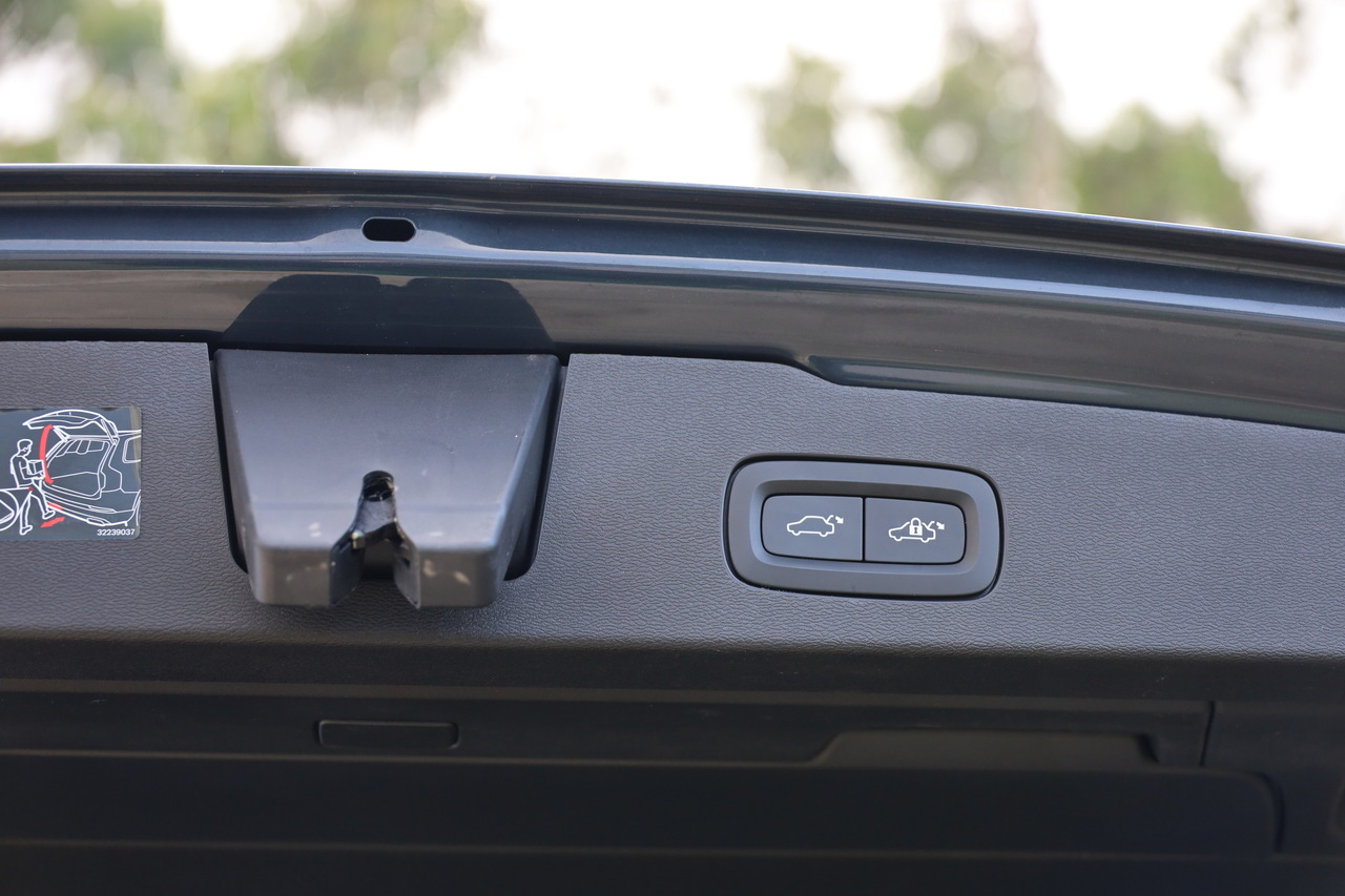 V60 T6 Híbrido Plug-in Inscription Expression 
