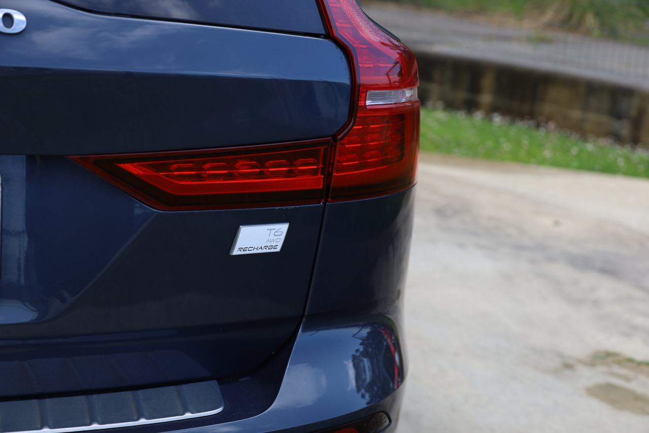 V60 T6 Híbrido Plug-in Inscription Expression 