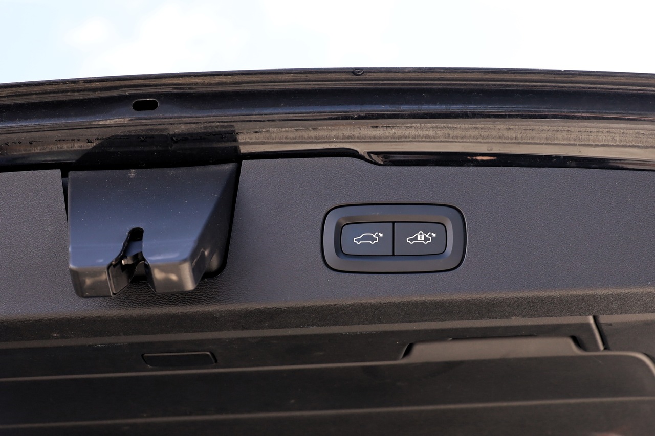 V60 T6 Hibrido Plug-in Inscription Expression