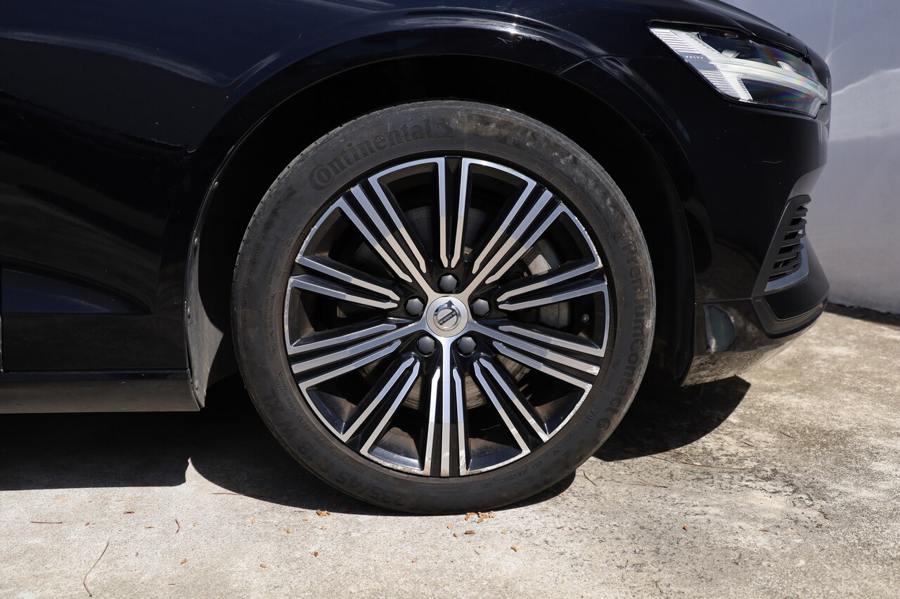 V60 T6 Hibrido Plug-in Inscription Expression