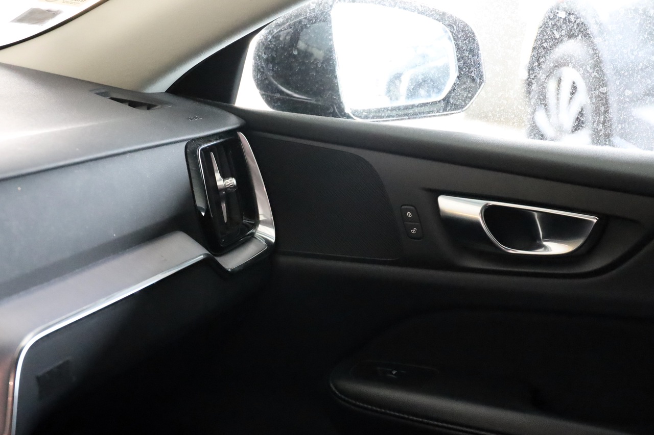 V60 T6 Hibrido Plug-in Inscription Expression
