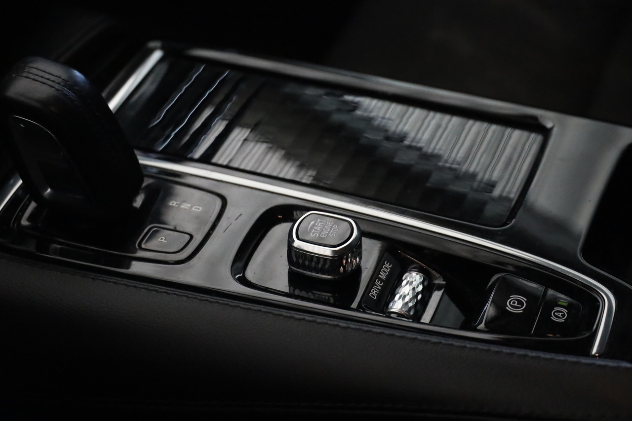 V60 T6 Hibrido Plug-in Inscription Expression