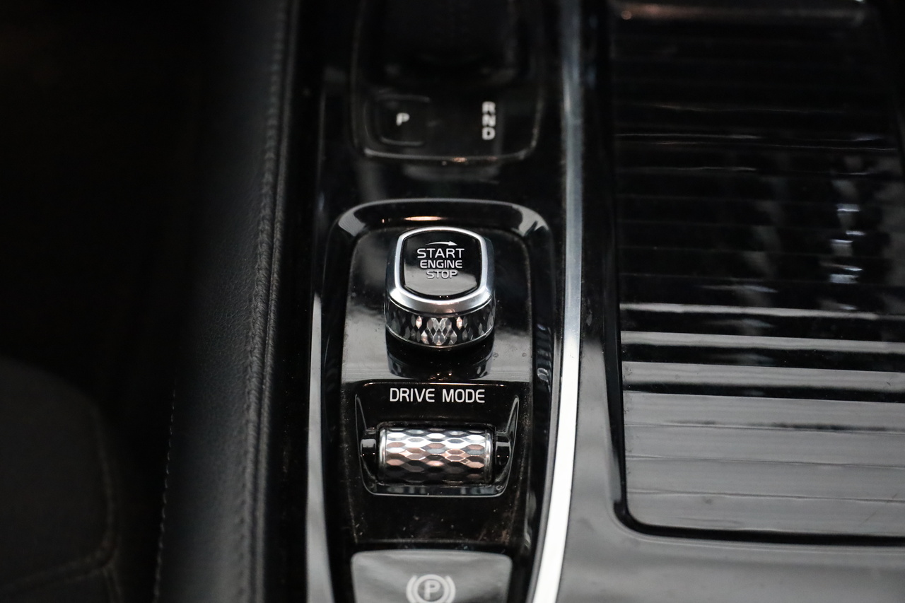 V60 T6 Hibrido Plug-in Inscription Expression
