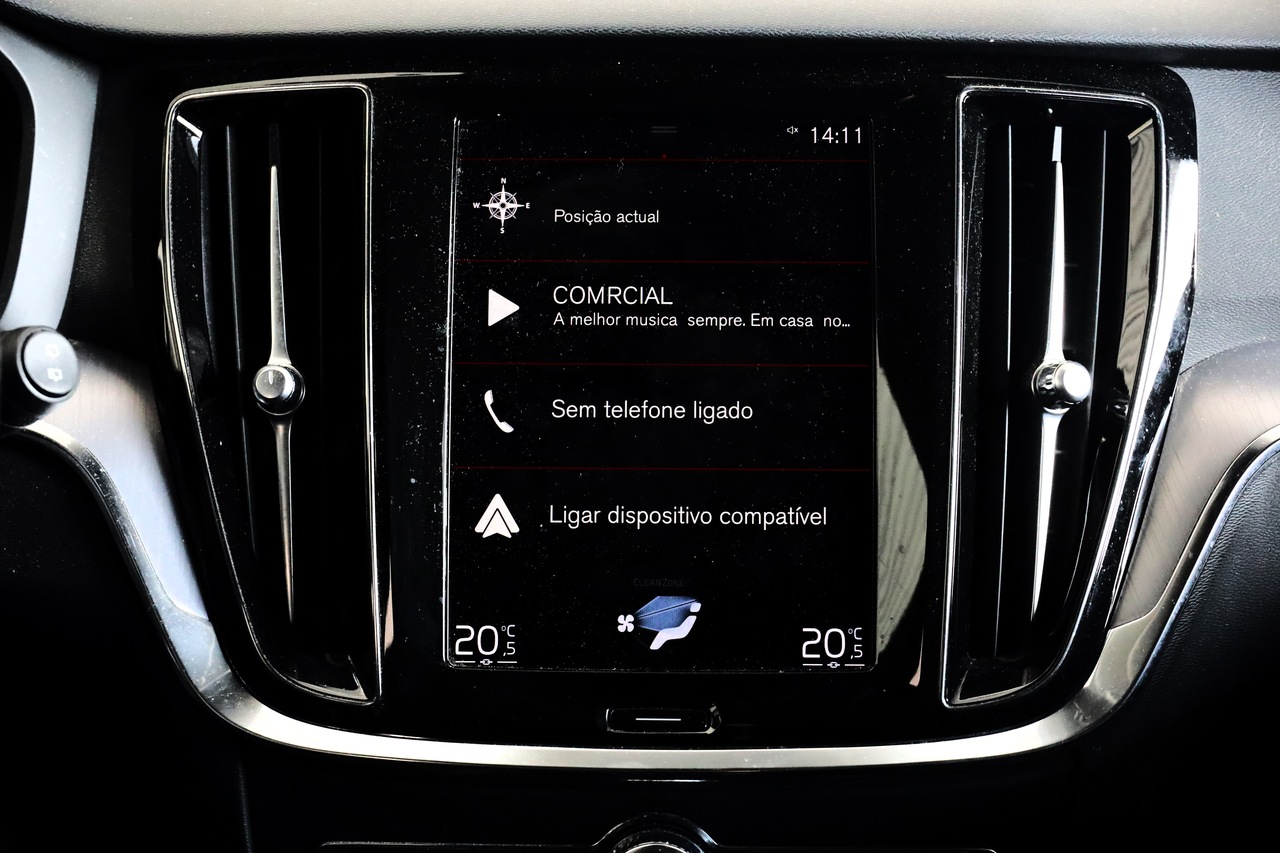 V60 T6 Hibrido Plug-in Inscription Expression