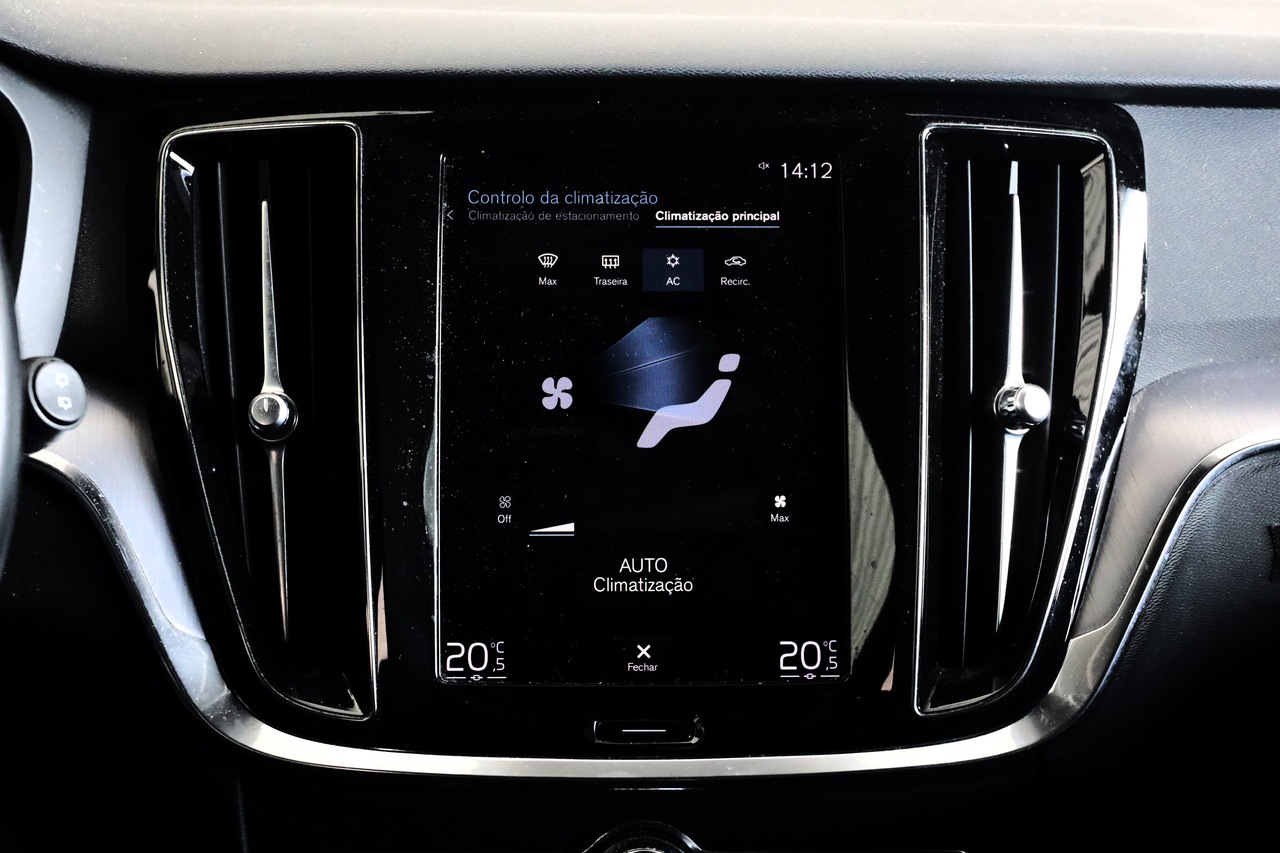 V60 T6 Hibrido Plug-in Inscription Expression