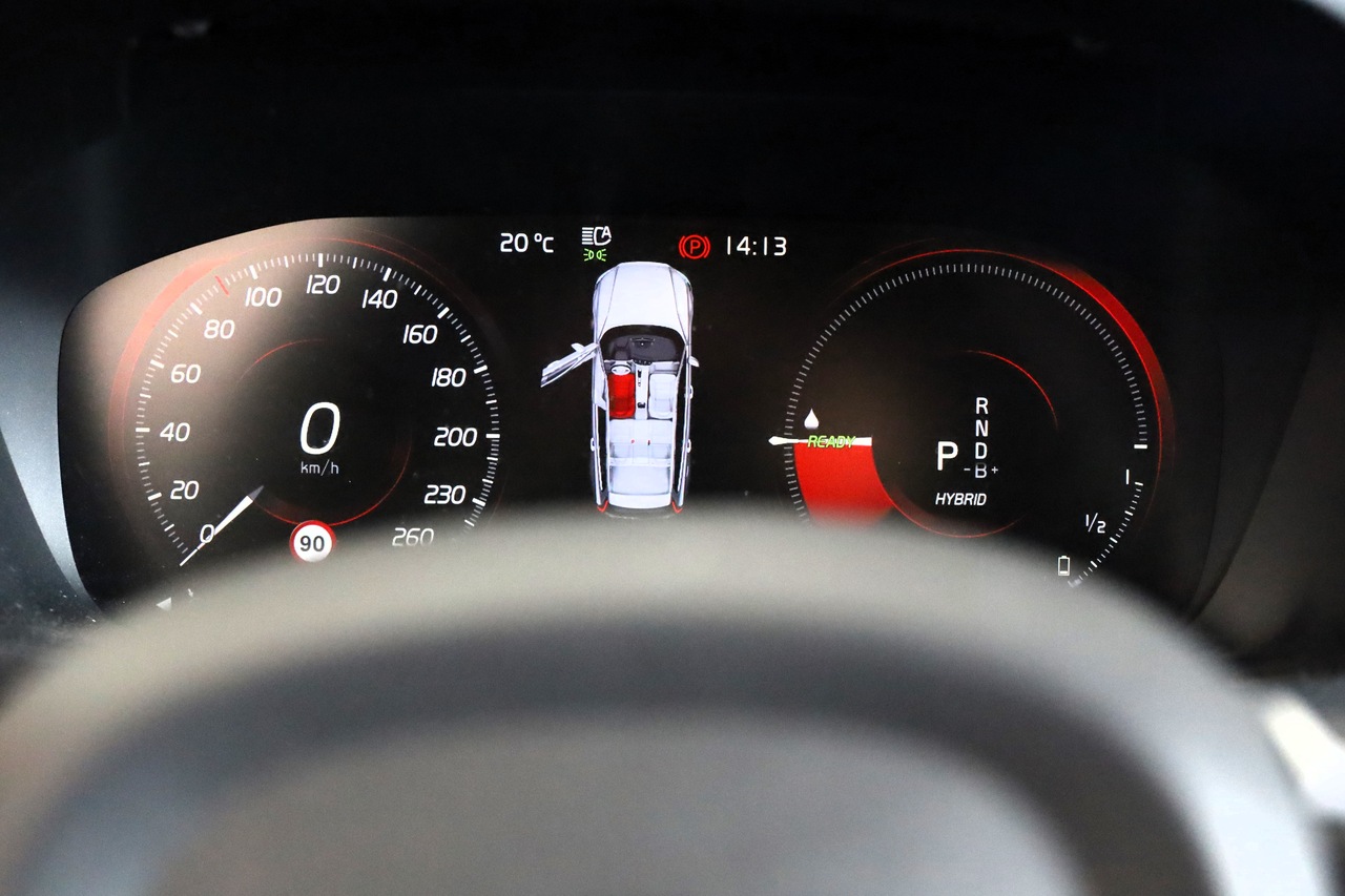 V60 T6 Hibrido Plug-in Inscription Expression