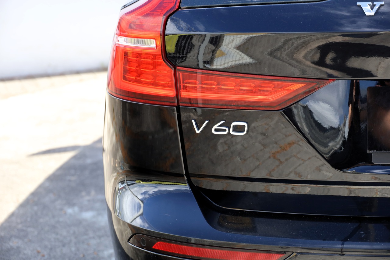 V60 T6 Hibrido Plug-in Inscription Expression