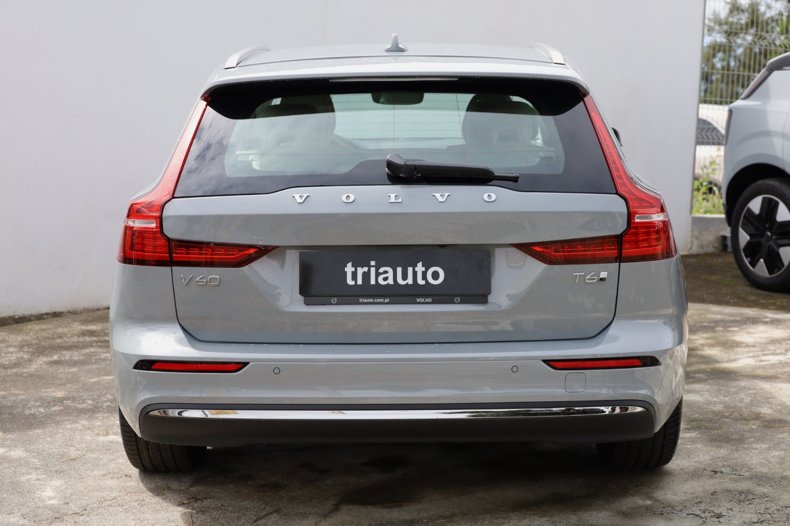 V60 T6 Hibrido Plug-in Plus Bright