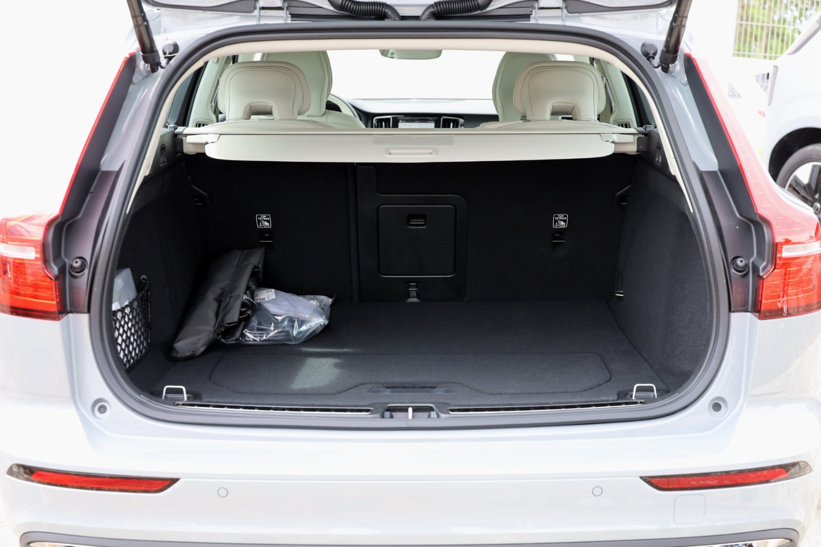 V60 T6 Hibrido Plug-in Plus Bright