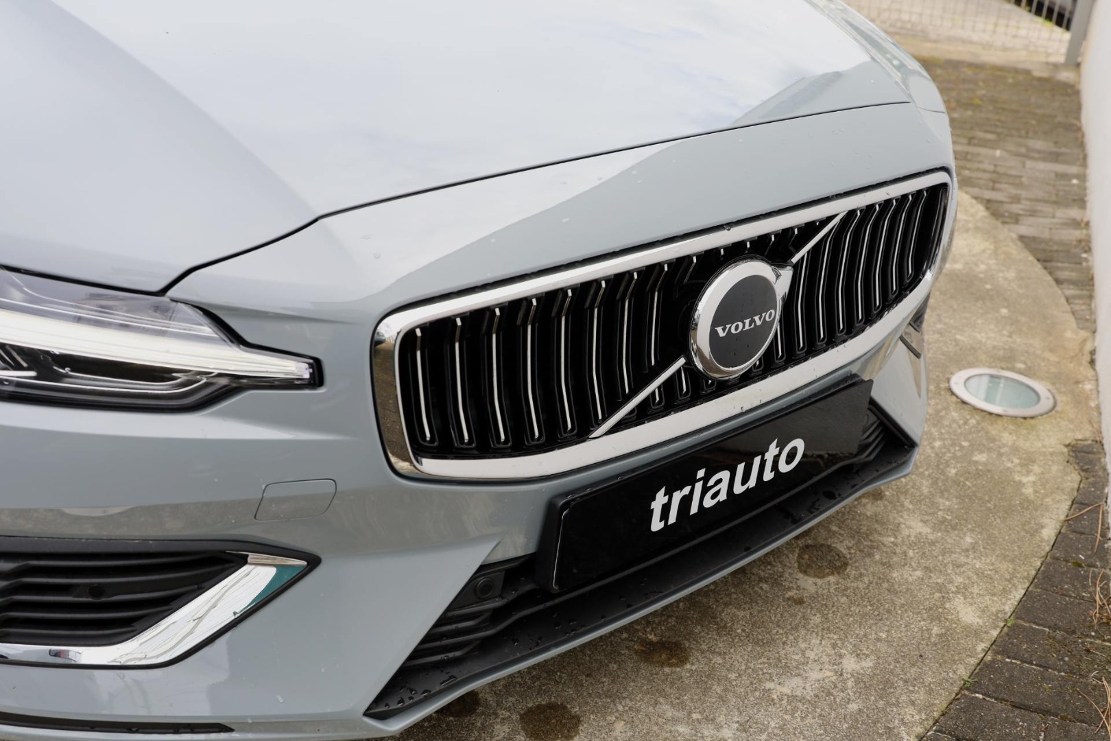 V60 T6 Hibrido Plug-in Plus Bright