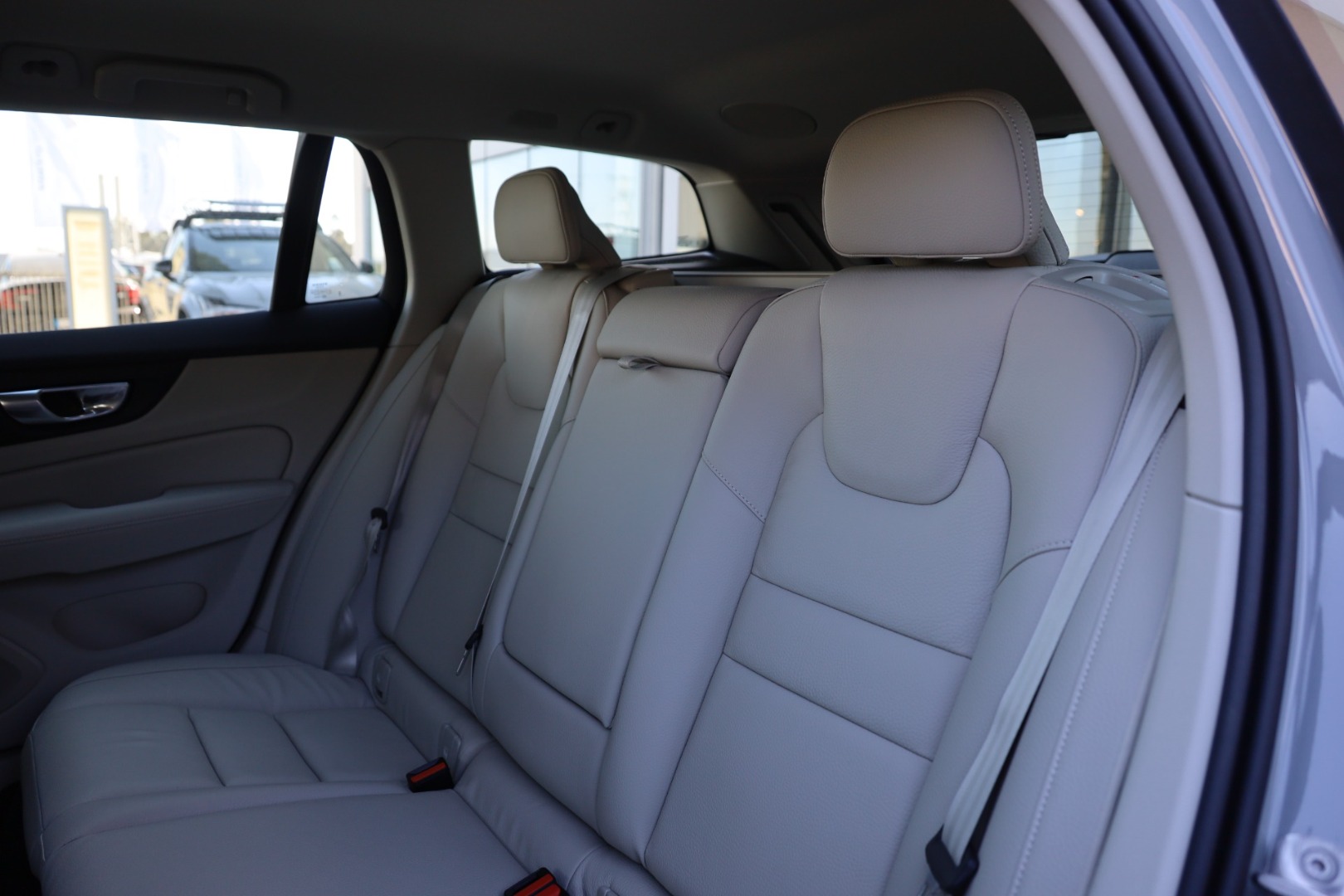 V60 T6 Hibrido Plug-in Plus Bright