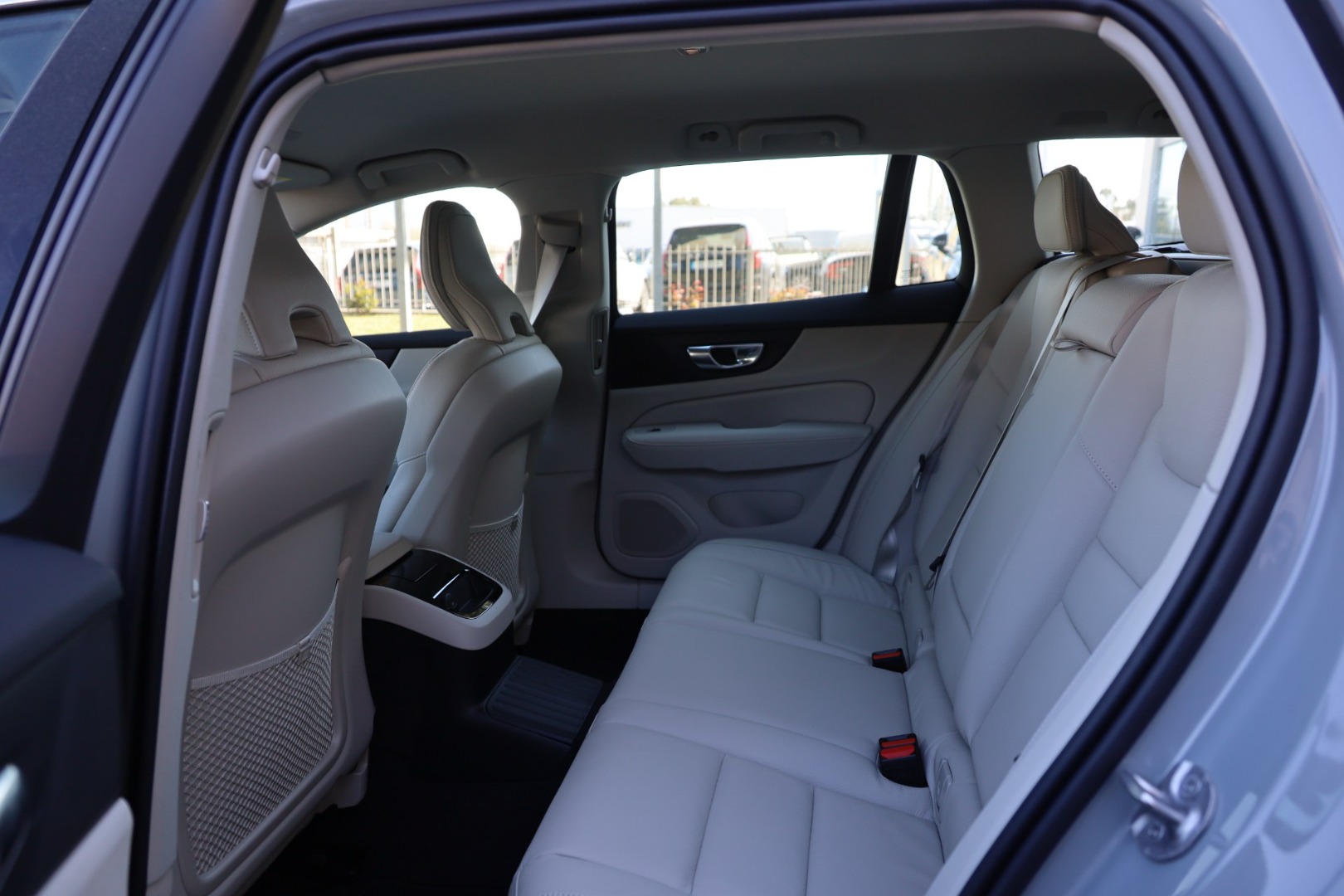 V60 T6 Hibrido Plug-in Plus Bright