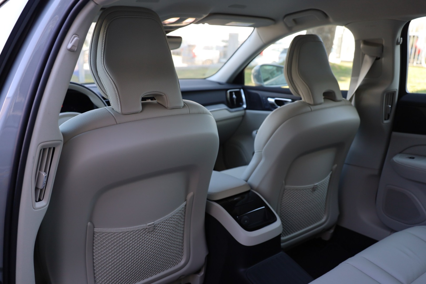 V60 T6 Hibrido Plug-in Plus Bright