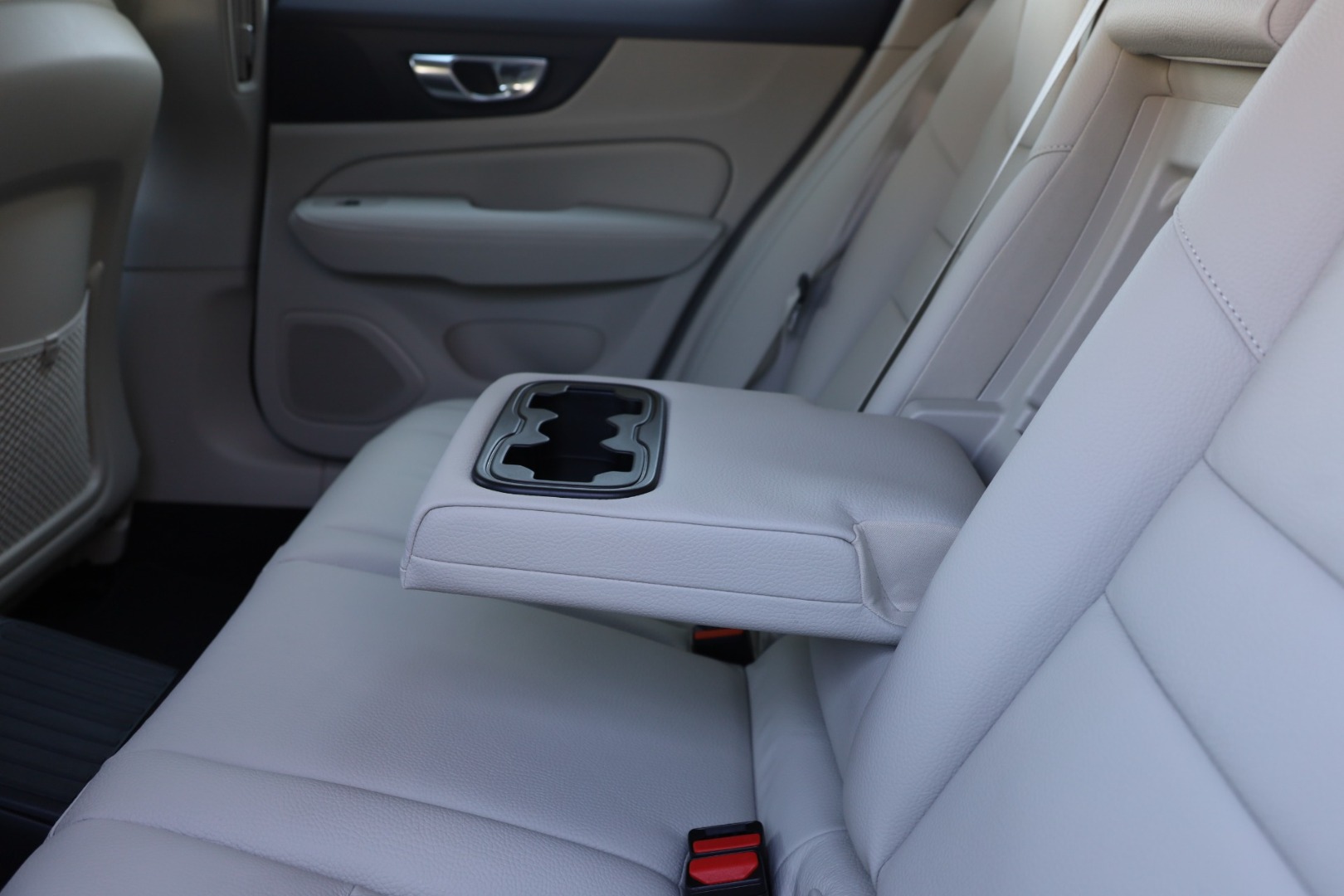 V60 T6 Hibrido Plug-in Plus Bright