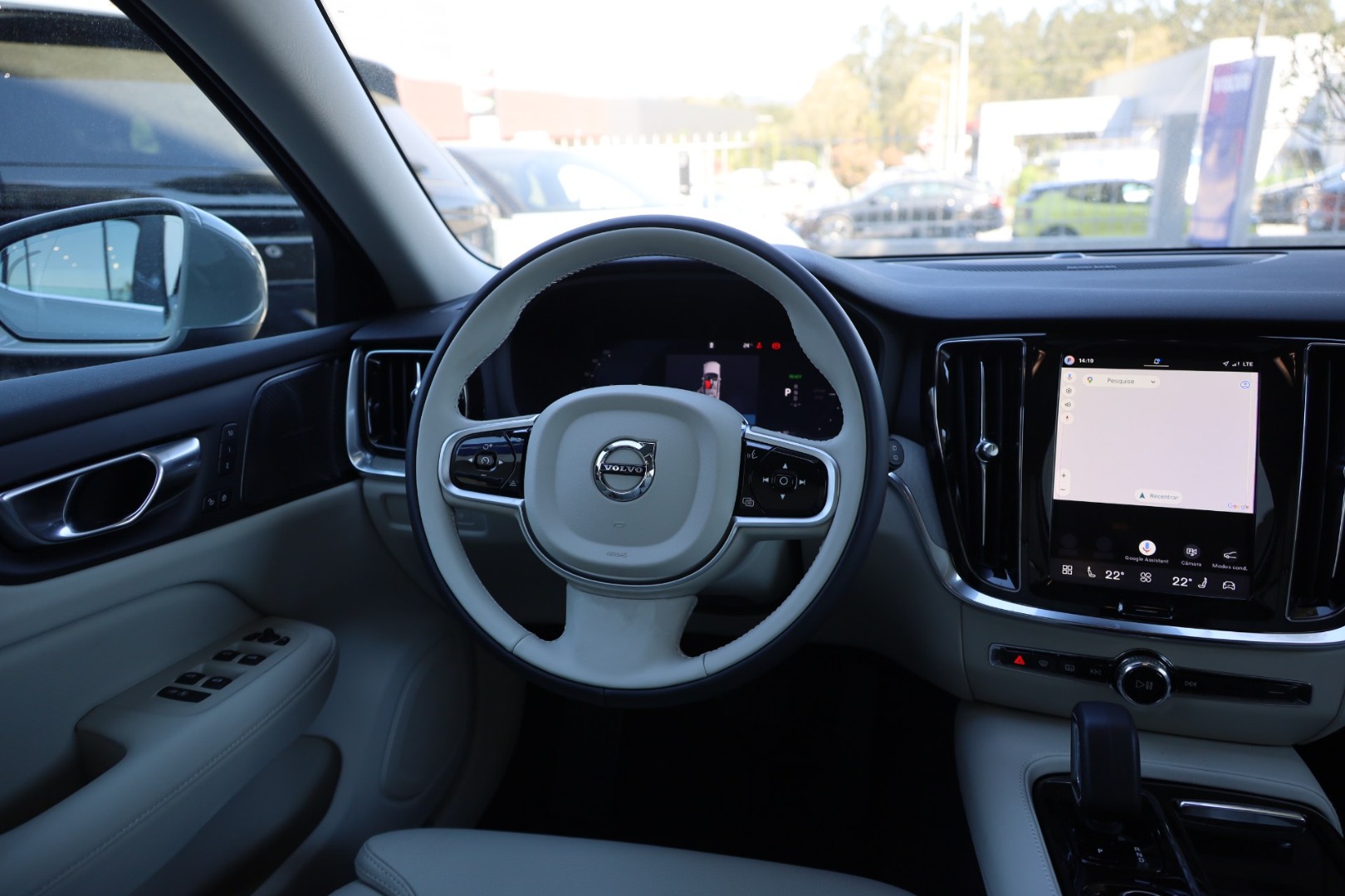 V60 T6 Hibrido Plug-in Plus Bright