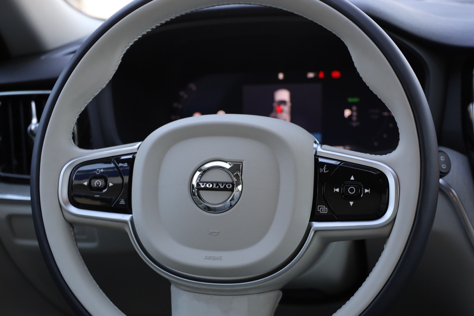 V60 T6 Hibrido Plug-in Plus Bright