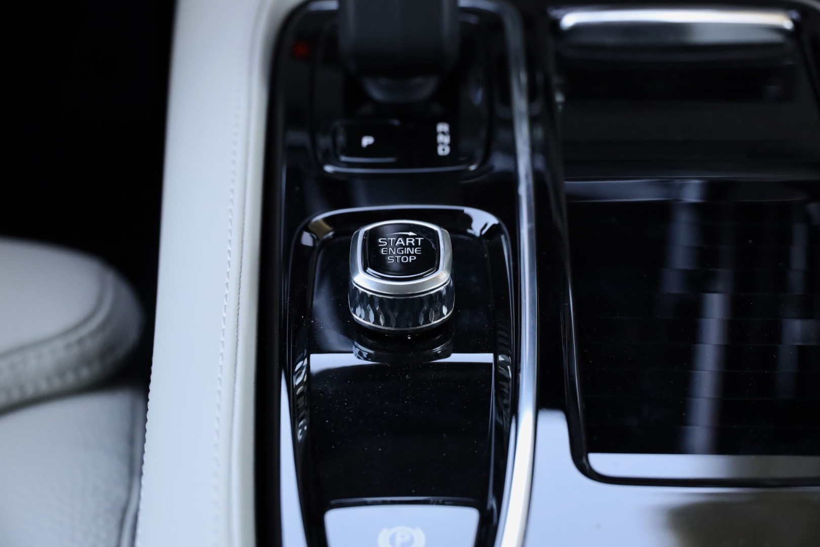 V60 T6 Hibrido Plug-in Plus Bright