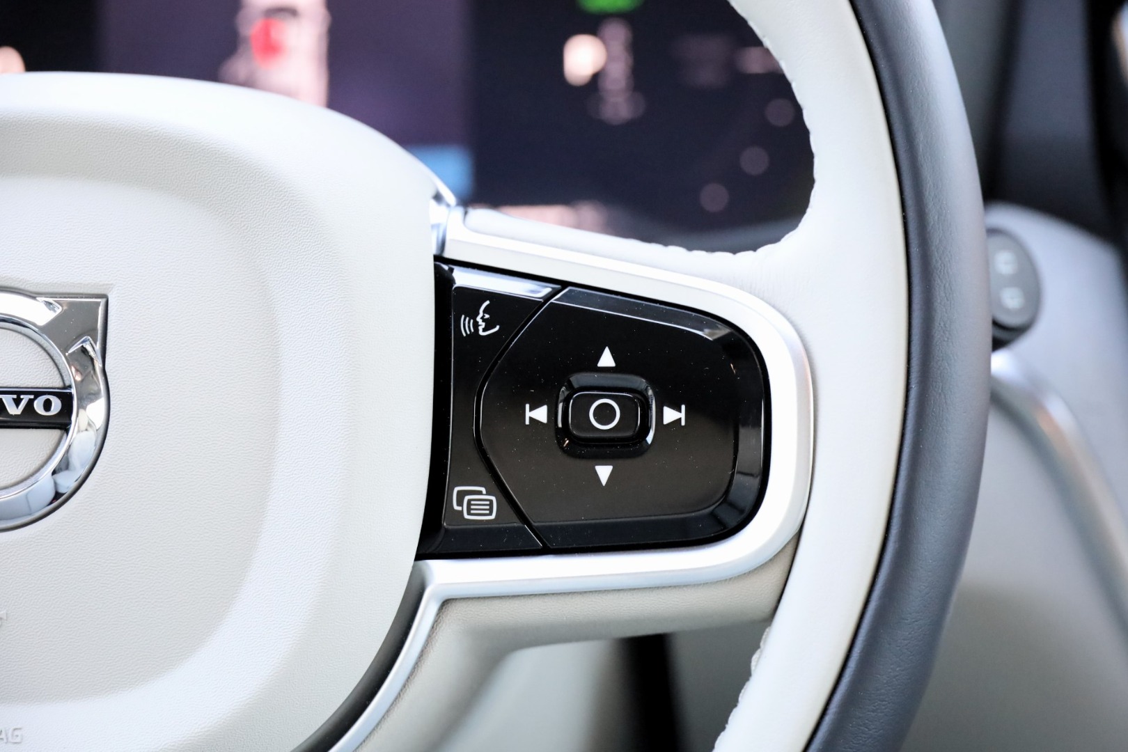 V60 T6 Hibrido Plug-in Plus Bright