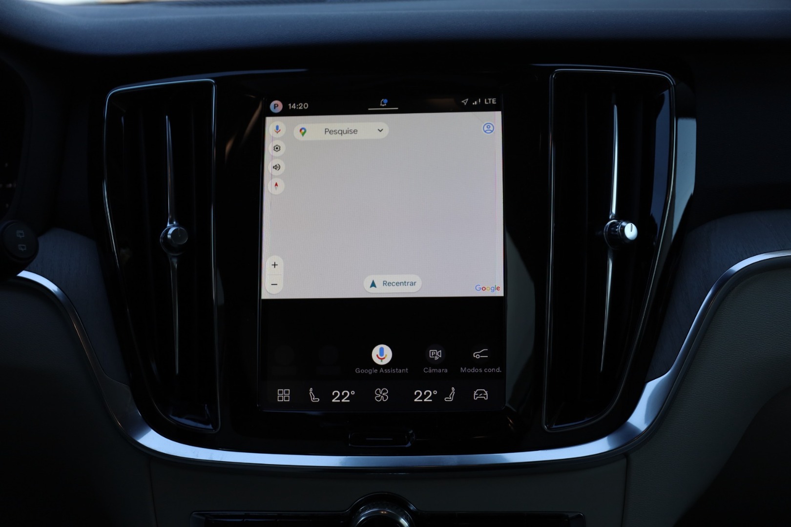 V60 T6 Hibrido Plug-in Plus Bright