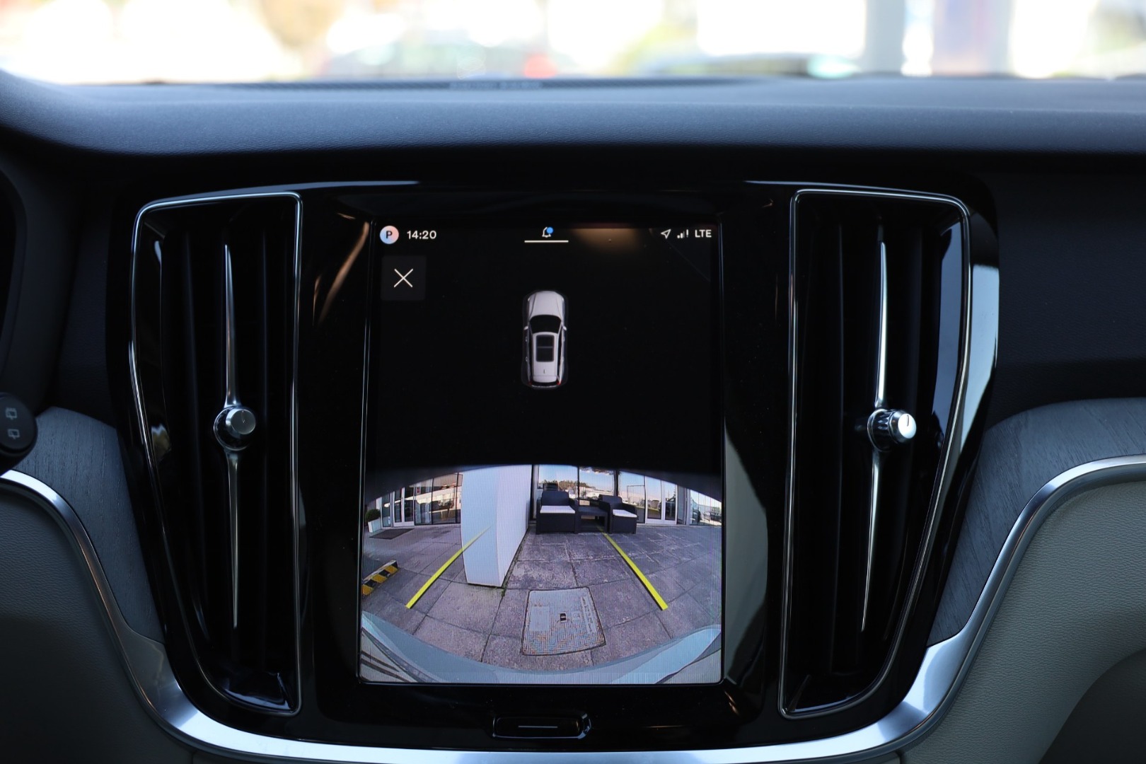 V60 T6 Hibrido Plug-in Plus Bright