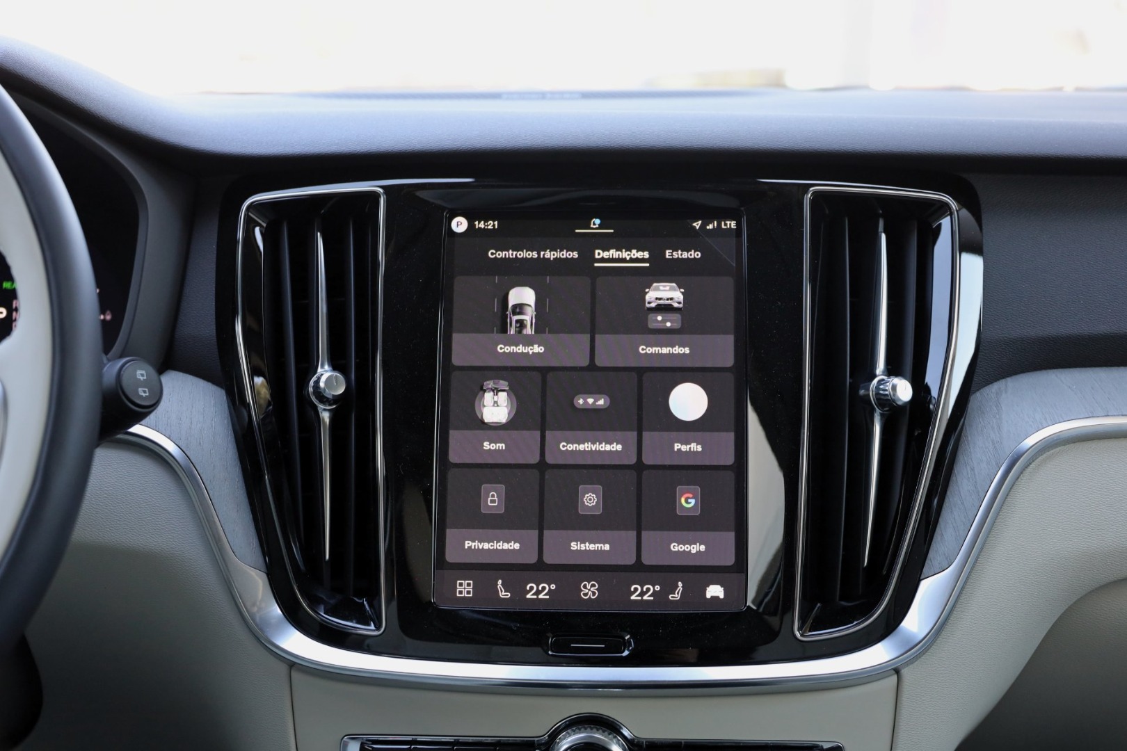 V60 T6 Hibrido Plug-in Plus Bright