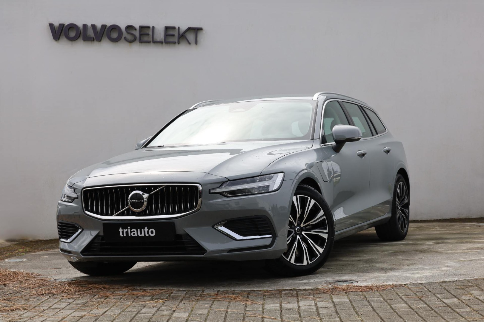 V60 T6 Hibrido Plug-in Plus Bright