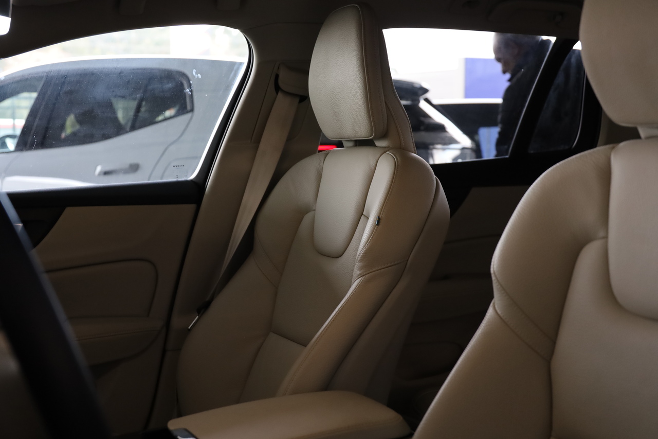 V60 T6 Hibrido Plug-in Plus Bright